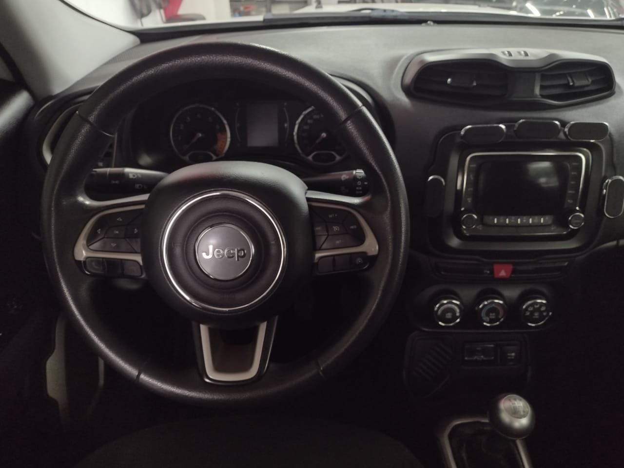 Foto 11 de Renegade 1.8 Sport